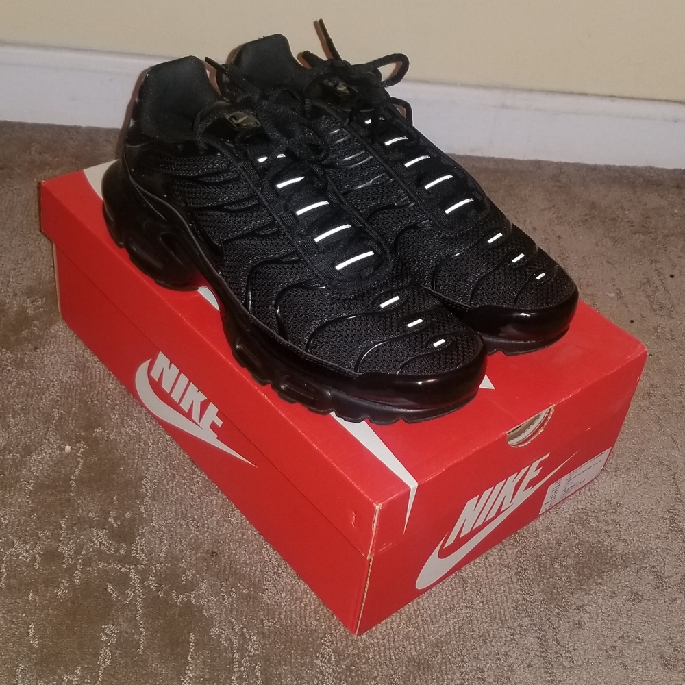 Nike Air Max Plus 'Triple Black' Men's US Size 9.5 604133-050